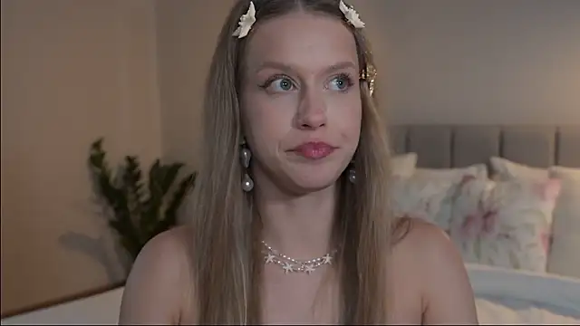 Snapshot of ella_twinkl chatting on 26, 7, 2026 ella twinkl online show from 26, 7, 2026