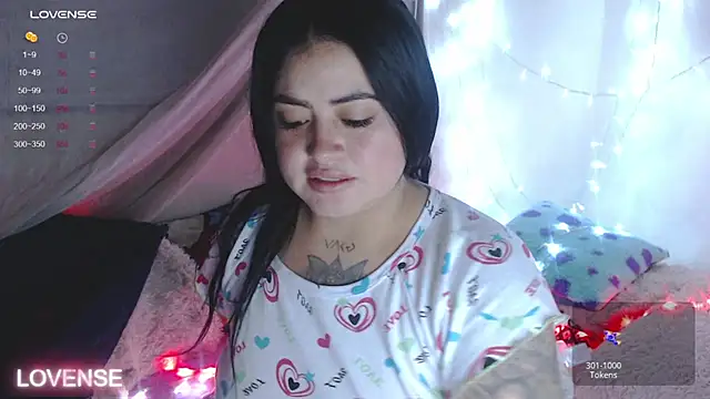 Snapshot of PamelaDoouce chatting on 2, 1, 2025 PamelaDoouce online show from 2, 1, 2025