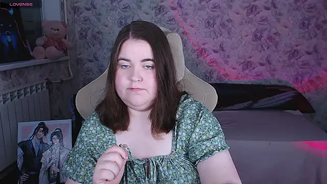 Estelle Hicks online show from 4, 6, 2026