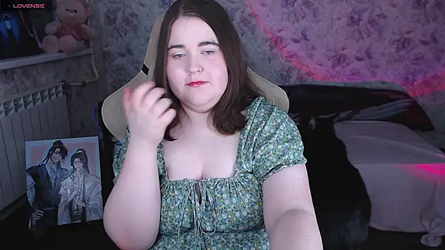 Estelle Hicks online show from 8, 6, 2026