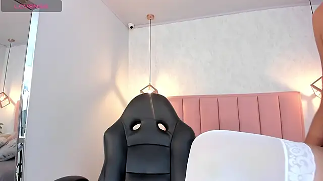 SUNNYCYRUS online show from 3, 3, 2025