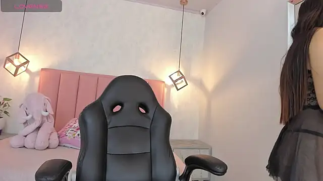 SUNNYCYRUS online show from 10, 3, 2025