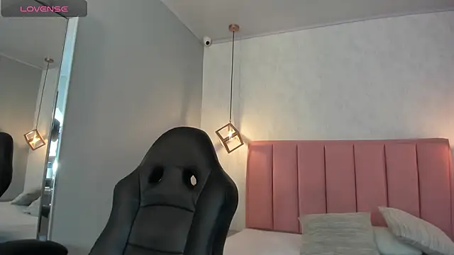 SUNNYCYRUS online show from 23, 10, 2025