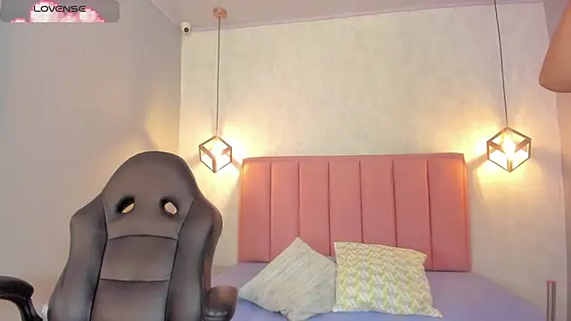 SUNNYCYRUS online show from 6, 11, 2025