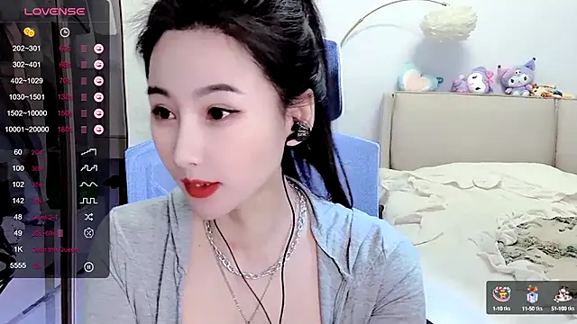 Snapshot of FeiFei-babe chatting on 5, 1, 2025 FeiFei-babe online show from 5, 1, 2025