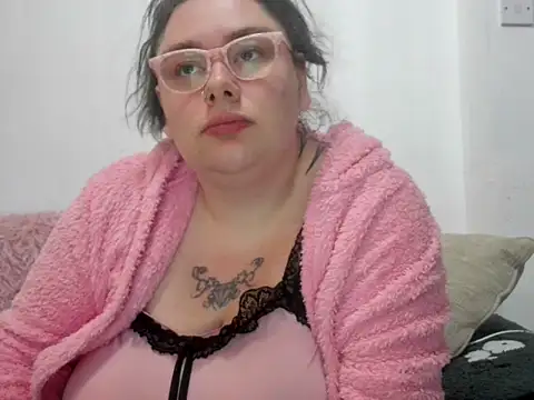 Bustycurves online show from 9, 10, 2025