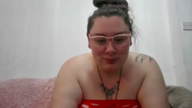 Bustycurves online show from 16, 12, 2025