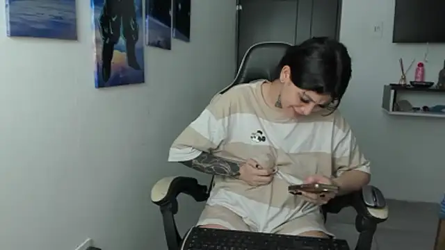 naomi berckley online show from 18, 12, 2025