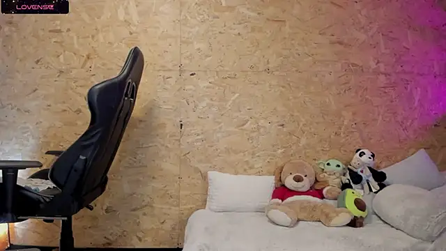 Biancastrongg online show from 15, 2, 2025