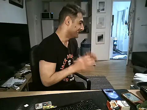 Snapshot of mihaimichael chatting on 16, 5, 2026 mihaimichael online show from 16, 5, 2026
