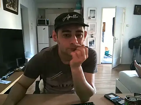 Snapshot of mihaimichael chatting on 25, 5, 2026 mihaimichael online show from 25, 5, 2026