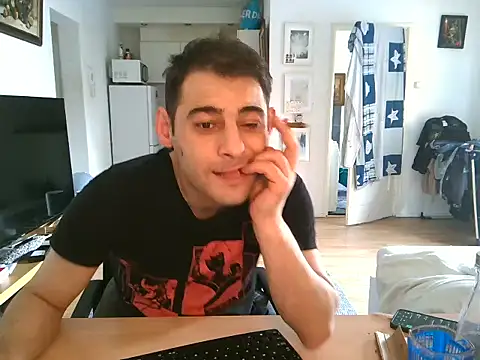 Snapshot of mihaimichael chatting on 29, 5, 2026 mihaimichael online show from 29, 5, 2026