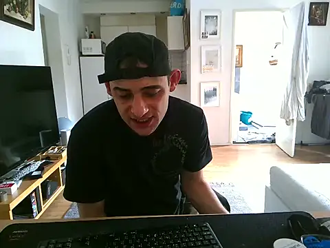 Snapshot of mihaimichael chatting on 31, 5, 2026 mihaimichael online show from 31, 5, 2026
