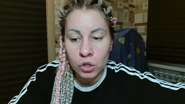 Snapshot of TherestlessKitty chatting on 12, 5, 2026 TherestlessKitty online show from 12, 5, 2026
