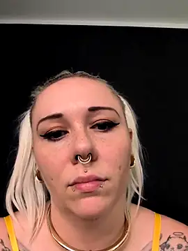 Snapshot of nora_the_strange chatting on 2, 6, 2026 nora the strange online show from 2, 6, 2026