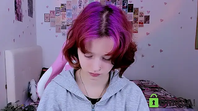 Snapshot of Alina_Mills chatting on 4, 12, 2024 Alina Mills online show from 4, 12, 2024