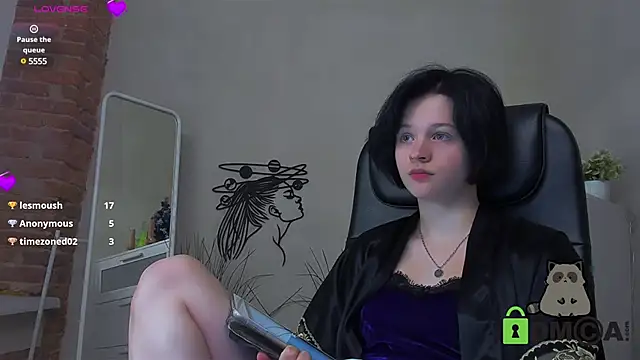 Snapshot of Alina_Mills chatting on 18, 12, 2024 Alina Mills online show from 18, 12, 2024