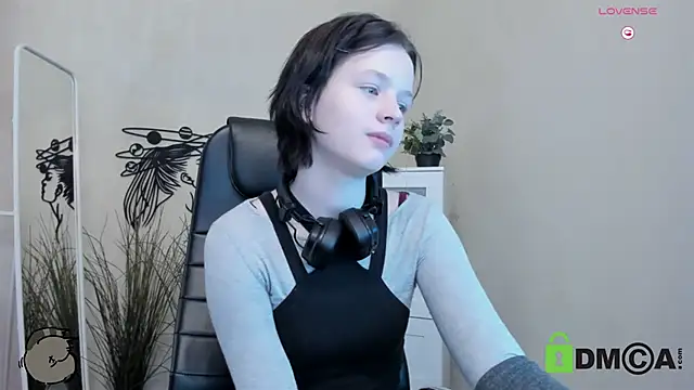 Snapshot of Alina_Mills chatting on 5, 3, 2025 Alina Mills online show from 5, 3, 2025