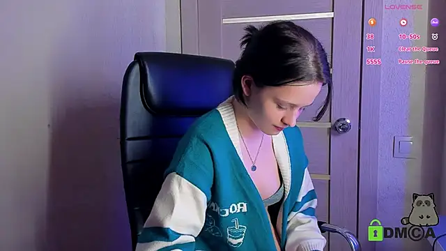 Snapshot of Alina_Mills chatting on 13, 3, 2025 Alina Mills online show from 13, 3, 2025