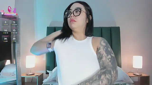 juicy led  online show from 27, 2, 2026