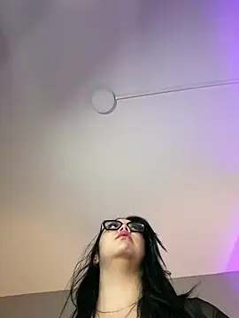 juicy led  online show from 18, 3, 2026