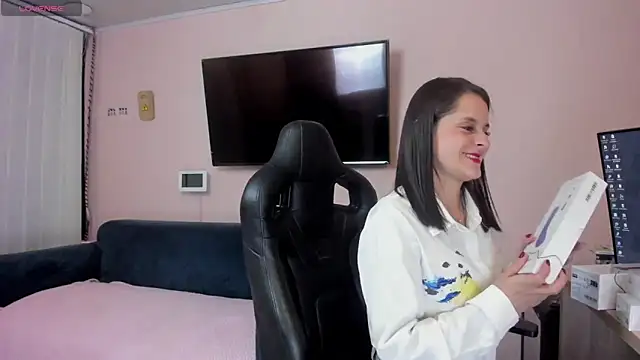 Alice milf  online show from 1, 2, 2025