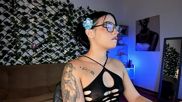 Snapshot of melody_cute10 chatting on 8, 6, 2026 melody cute10 online show from 8, 6, 2026
