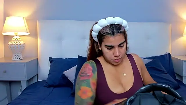 SaraaJhonsonn online show from 14, 11, 2025