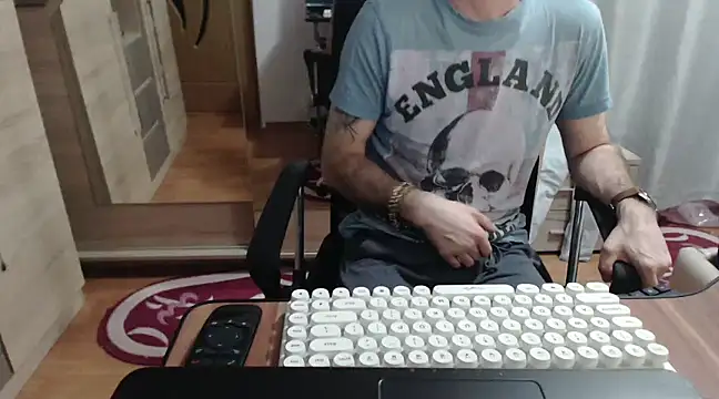 uncutguy01 online show from 5, 3, 2025