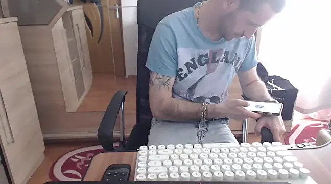 uncutguy01 online show from 6, 3, 2025