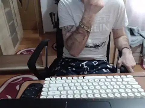 uncutguy01 online show from 18, 3, 2025