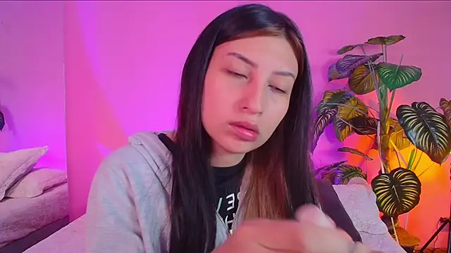 Nicolette ks  online show from 20, 12, 2024