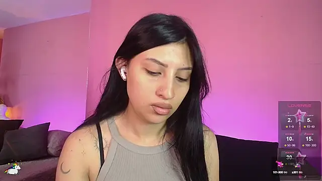 Nicolette ks  online show from 7, 1, 2025