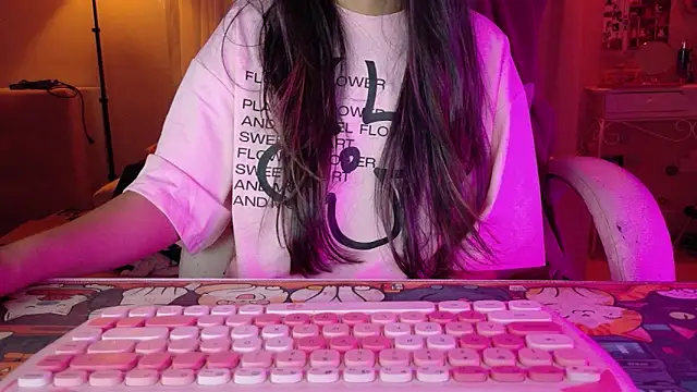 Snapshot of AllisonCatUwU chatting on 17, 6, 2026 AllisonCatUwU online show from 17, 6, 2026