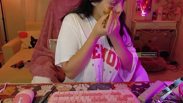 Snapshot of AllisonCatUwU chatting on 24, 6, 2026 AllisonCatUwU online show from 24, 6, 2026