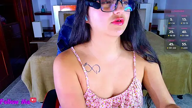 scarlleth  online show from 2, 12, 2025