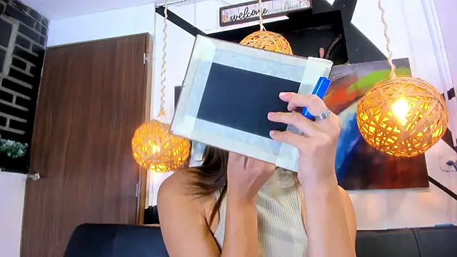 victoria aleia  online show from 17, 12, 2025