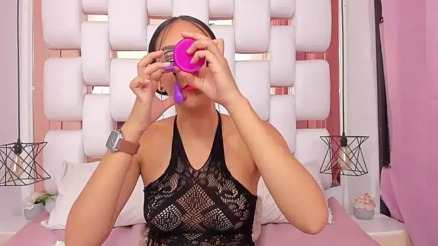 EmmyCruzZ online show from 2, 11, 2025