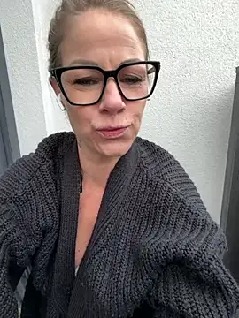Snapshot of Tatjana_Sue chatting on 21, 4, 2026 Tatjana Sue online show from 21, 4, 2026