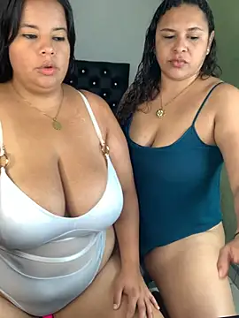 Snapshot of twocurvylatins chatting on 2, 6, 2026 twocurvylatins online show from 2, 6, 2026