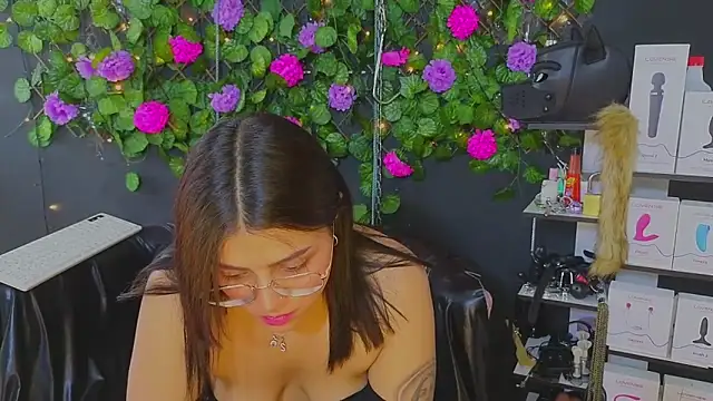 Snapshot of Sweett_Mollyy chatting on 9, 6, 2026 Sweett Mollyy online show from 9, 6, 2026