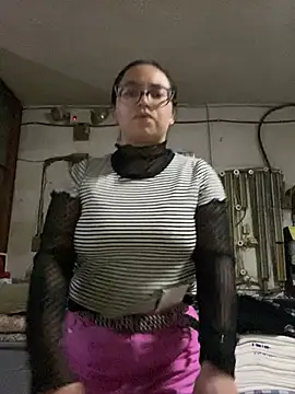 Lucrecia 33 online show from 3, 3, 2026