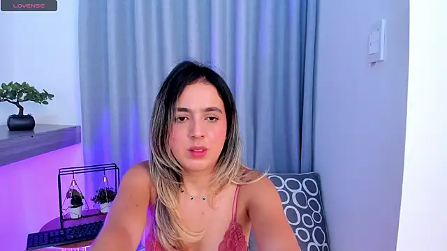 Snapshot of Lucyortiz_ chatting on 17, 1, 2025 Lucyortiz online show from 17, 1, 2025