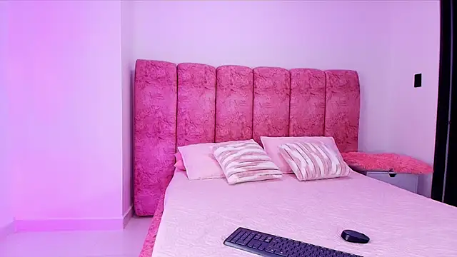 kendal rossi online show from 9, 11, 2025