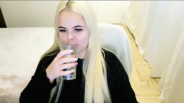 lovely-eyes online show from 21, 12, 2024