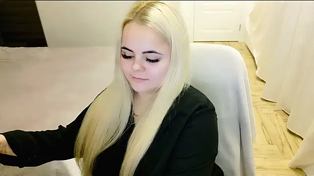 lovely-eyes online show from 22, 1, 2025