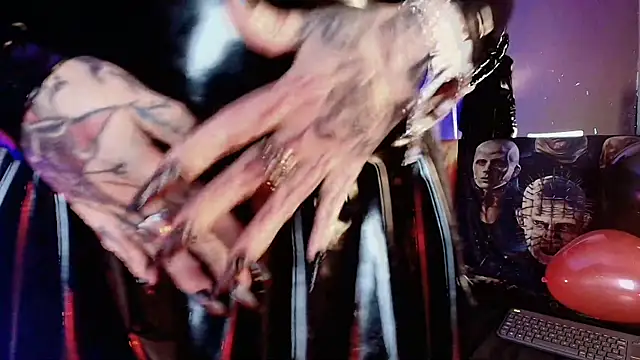 MorganaCrowley online show from 8, 9, 2025