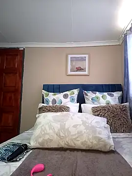 Queen-Chocolate online show from 31, 1, 2025