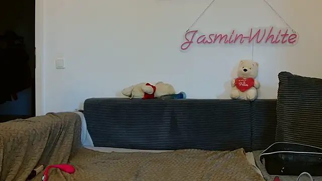 Snapshot of Jasmin-White chatting on 8, 7, 2026 Jasmin-White online show from 8, 7, 2026