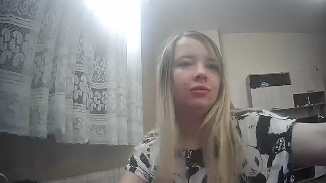 Snapshot of ViolaCandy chatting on 27, 10, 2025 ViolaCandy online show from 27, 10, 2025